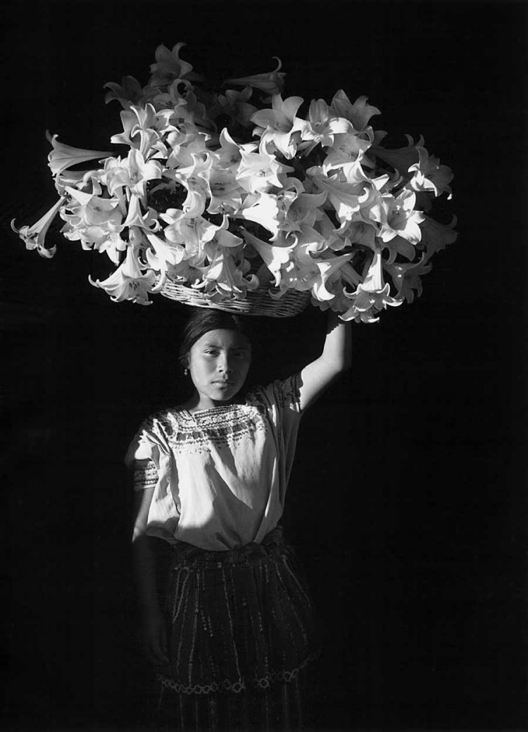 Flor Garduño, Basket of Light (Canasta de luz, Sumpango, Guatemala), 1989. Gelatin silver print. SBMA, Museum purchase with funds provided by Mr. and Mrs. Thomas Amory.
